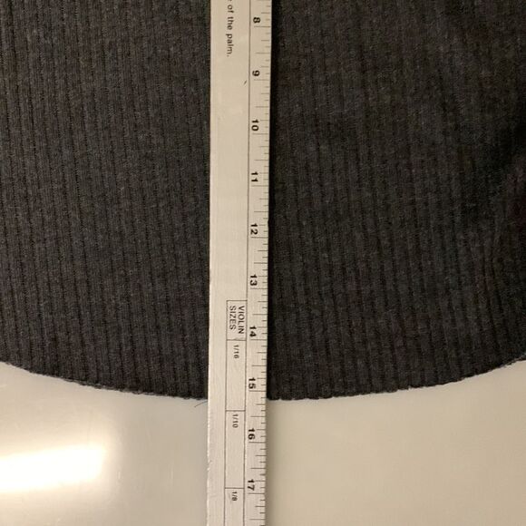 H.I.P. (Happening In The Present) Tilly’s NWTs Gray Knit Skater Mini Skirt Sz S - Picture 7 of 9